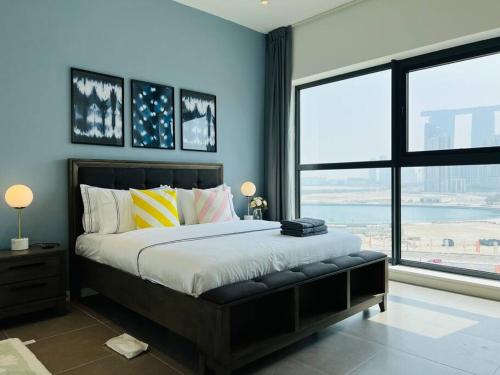Postel nebo postele na pokoji v ubytování Pixel's Rustic City View 504T3