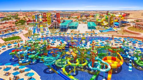 una vista aérea de un parque acuático en Pickalbatros Jungle Aqua Park - Neverland Hurghada en Hurghada