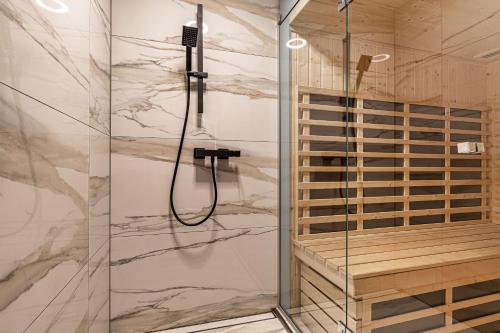 Kúpeľňa v ubytovaní Vineyard Cottage Radovlja With Sauna - Happy Rentals