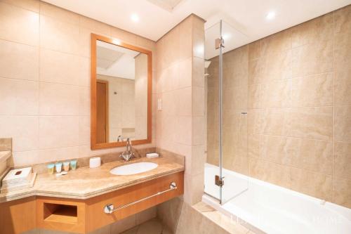 Koupelna v ubytování LUX - The Luxury Sunny JBR Beach Views