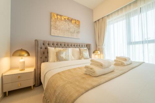 Postel nebo postele na pokoji v ubytování Luxury Living: Stunning 3-Bedroom Apartment in Downtown