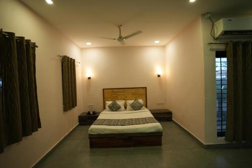 a bedroom with a bed and a ceiling fan at Waterstone resort in Linga