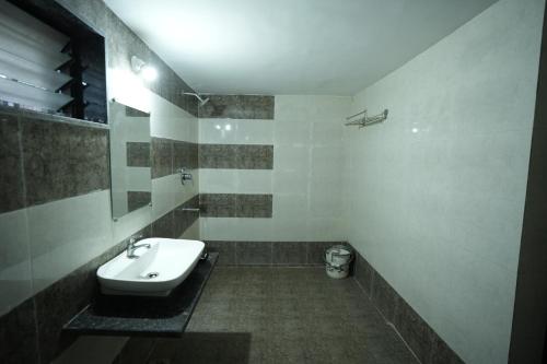 a bathroom with a sink and a toilet at Waterstone resort in Linga