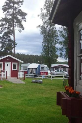 En trädgård utanför Gnosjö Strand Camping