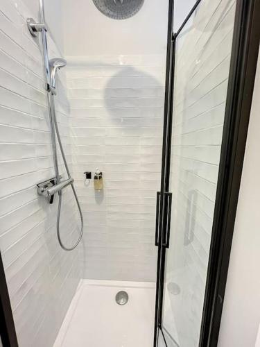 a bathroom with a shower with a glass door at Le Agathe - Urbain et Bohème in Compiègne