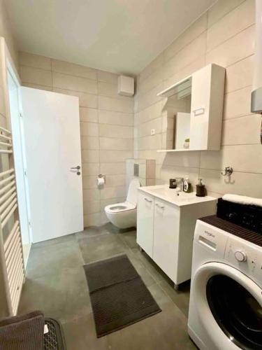 New modern APT near Old town - private parking