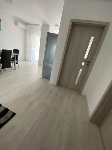 an open door in a room with a wooden floor at Happy apartment 1 in Roşu