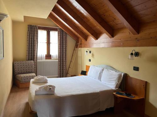Postel nebo postele na pokoji v ubytování Nevesole Folgarida Resort Aparthotel