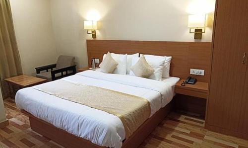 a bedroom with a large bed in a hotel room at FabHotel Prime Denzong Shiron in Gangtok