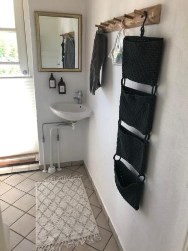 a bathroom with a sink and a mirror at Rødhus Gl. Skole B&B in Pandrup