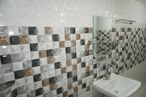 a bathroom with a sink and a mirror at Aubiz Villa in Srinagar