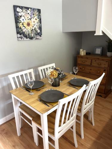 Fotografie z fotogalerie ubytování Claygate Place - Entire 2 Bed House, Off Street Parking - Perfect For Holiday Breaks or Contractors v destinaci Nottingham