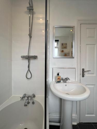 2025 Award Winner Liverpool Ivy House - 4 Bedrooms photo 48