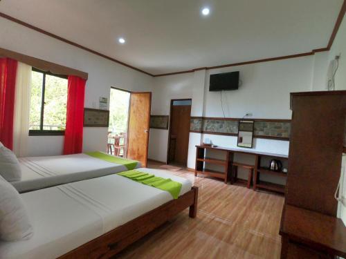 Postel nebo postele na pokoji v ubytování El Nido Viewdeck Cottages