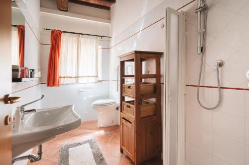 A bathroom at Villa San Giusto - Pool&Relax