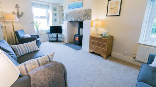 a living room with a couch and a fire place at Aber in Moelfre