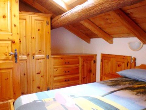 Кровать или кровати в номере Bike&Ski Saroch Apartments