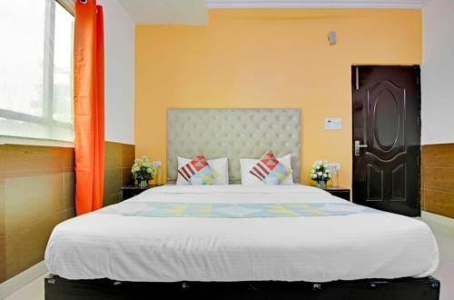 Postel nebo postele na pokoji v ubytování HOTEL THE LAZEEZ