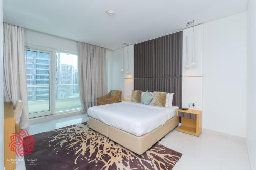 Postel nebo postele na pokoji v ubytování Alashrafia Saray- Waterfront 3 BDR apartment Business Bay