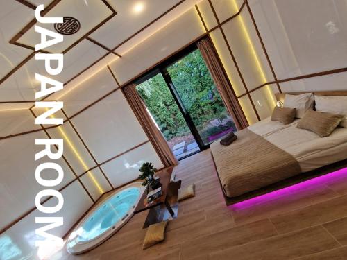 Hotel Ramka & Restaurant & Wine Barにあるベッド