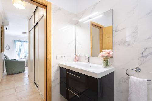 een badkamer met een wastafel en een spiegel bij Villa Chloe Costa Adeje Tenerifesummervillas GIANT PRIVATE POOL 11 METERS LONG in Adeje