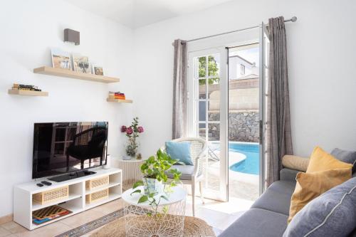 Villa Chloe Costa Adeje Tenerifesummervillas GIANT PRIVATE POOL 11 METERS LONG