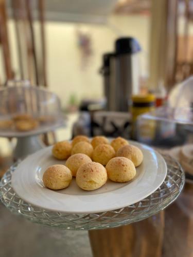 Makanan di atau berdekatan rumah tamu ini