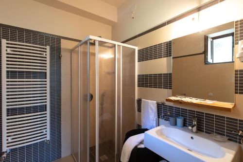 a bathroom with a sink and a shower at Villa Ginevra Resort Agrituristico in Ficarra