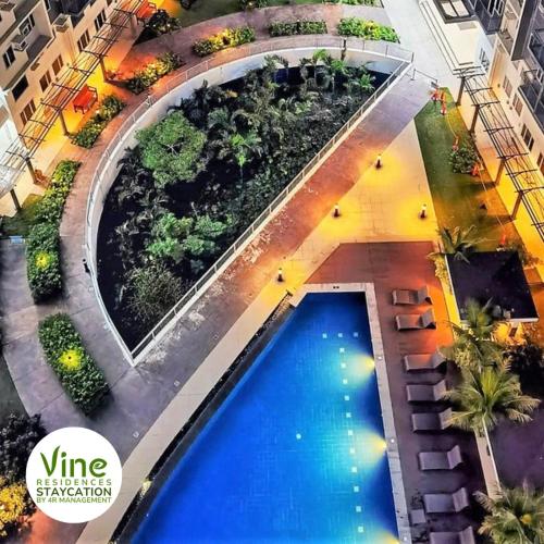 La alberca dentro o cerca de Vine Residences Staycation
