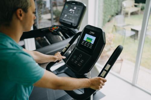a man holding a cell phone on a treadmill at Hotel Astoria Gent in Ghent