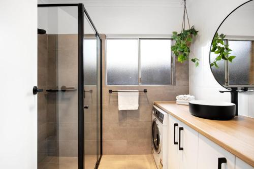 A bathroom at Frankie's Retreat Henley Beach