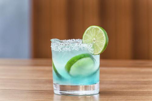 a drink with a lime slice on a table at DoubleTree by Hilton Hotel Newark Airport in Newark