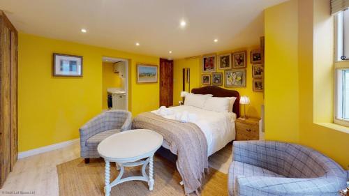 a bedroom with a bed and two chairs and a table at The Jericho Studio in Oxford