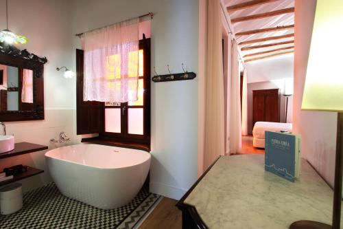 Bilik mandi di Hotel Patria Chica