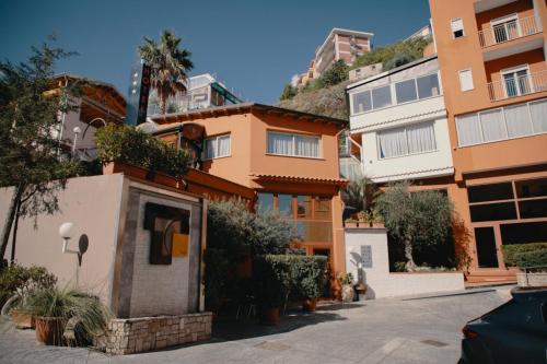 Το κτήριο όπου στεγάζεται  το ξενοδοχείο