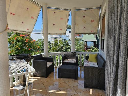 Posezení v ubytování Titi's home Velipoje