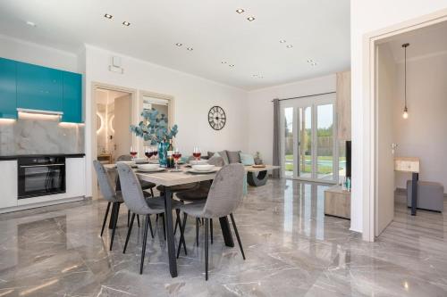 Η κουζίνα ή μικρή κουζίνα στο Villa D&J by "elite"