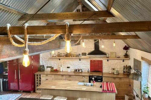 Una cocina o zona de cocina en The Old Forge