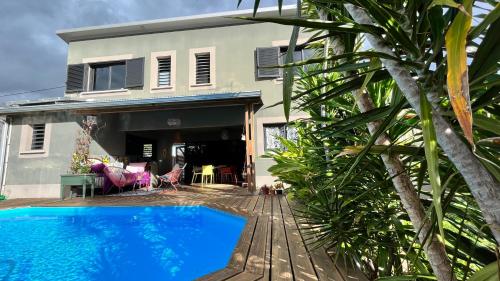 Villa avec piscine tranquille