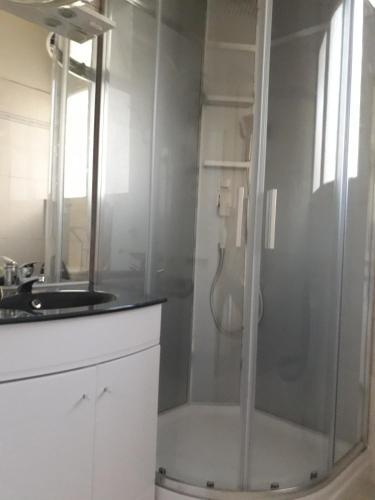 Nice centre- small pied-a-terre near beaches