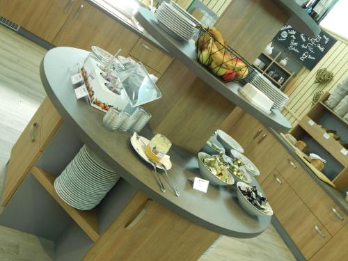 Comida en o cerca de este hotel