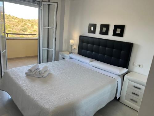 เตียงในห้องที่ Mijas Costa, El Faro, precioso apartamento
