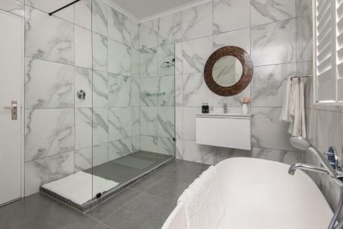 Ένα μπάνιο στο Absolute Ocean Boutique Guesthouse