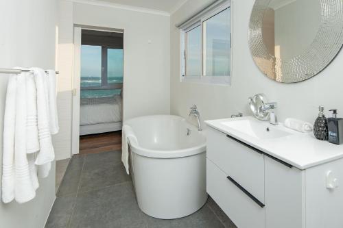 Koupelna v ubytování Absolute Ocean Boutique Guesthouse