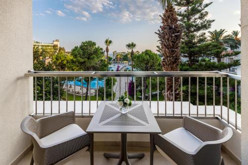 Bazén v ubytování Arum Barut Collection - Ultra All Inclusive nebo v jeho okolí