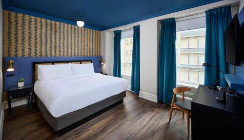 Hotel Victoria tesisinde bir odada yatak veya yataklar