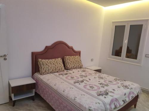 a bedroom with a bed and a window at Grand appart. Carthage Salammbô in Tunis