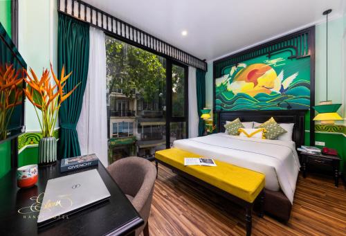 Postel nebo postele na pokoji v ubytování Eliana Signature Hanoi Hotel