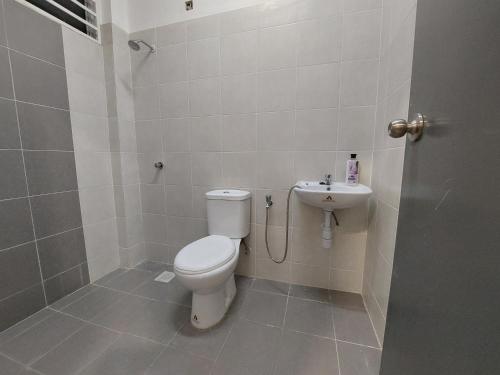 a bathroom with a toilet and a sink at Anis Homestay Nilai in Nilai