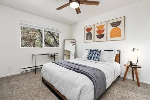 a bedroom with a bed and a ceiling fan at Yosemite Oasis in Mariposa